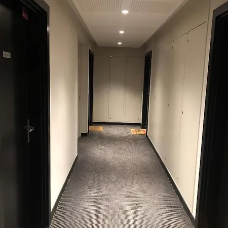 Prefectural Residence: Spacious Near La Defense