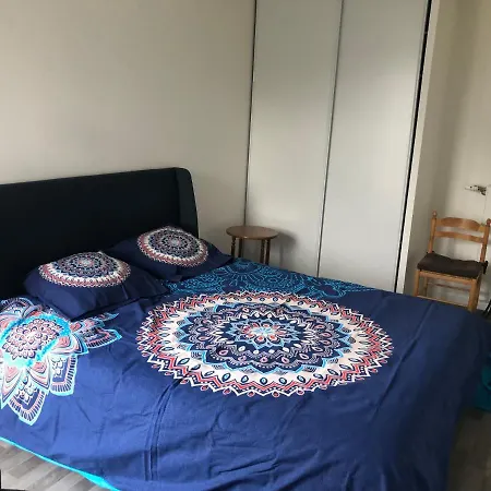 Grande 14 M2 Avec Salle De Bain Privative A Prefecture Proche La Defense Arena Campus Sncf Et Paris * Nanterre