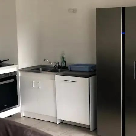 Prefectural Residence: Spacious Near La Defense *