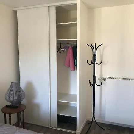 Homestay Prefectural Residence: Spacious Near La Defense *