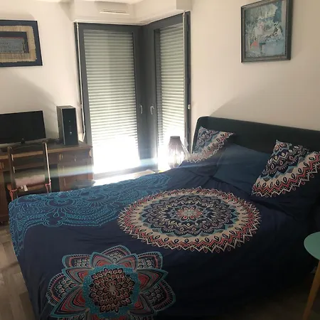 Prefectural Residence: Spacious Near La Defense Homestay *