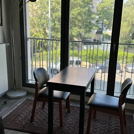 Prefectural Residence: Spacious Near La Defense Homestay